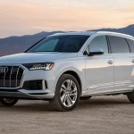Вигляд в профіль Audi Q7 2022