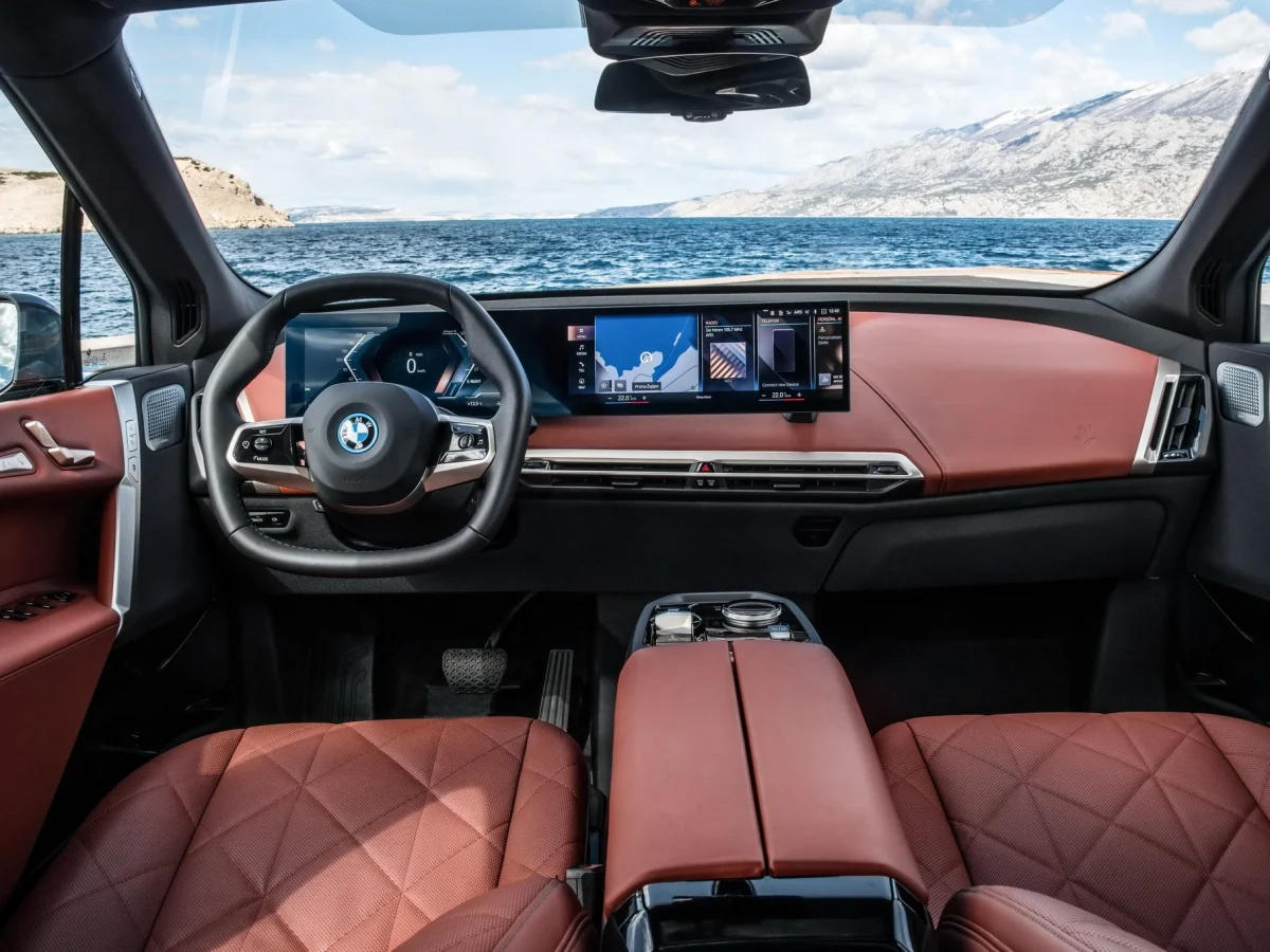 BMW iX 2023 року салон