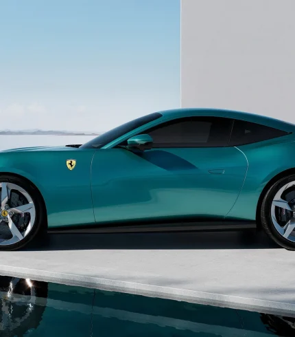 Витончений боковий профіль купе Ferrari Amalfi 2026, що демонструє класичні пропорції гран-туризмо.