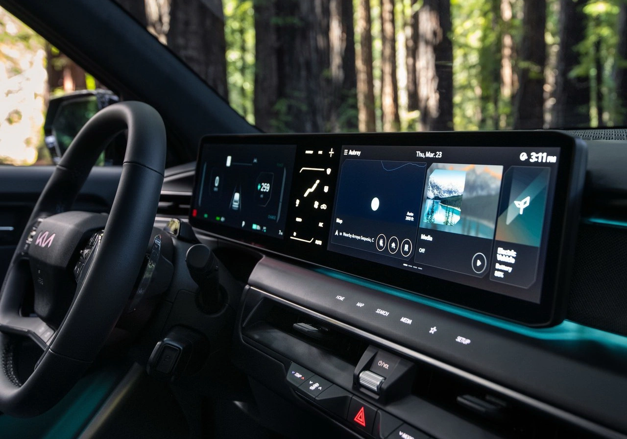 Приборна панель великий TFT-дісплей Kia EV9