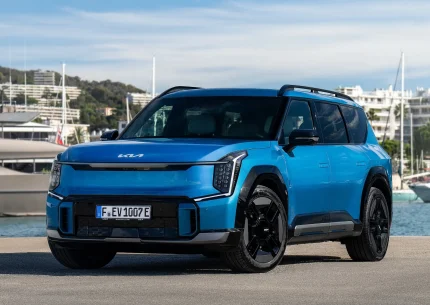 Кросовер Kia EV9 GT-Line 2026, вид спереду, колір синій металік.