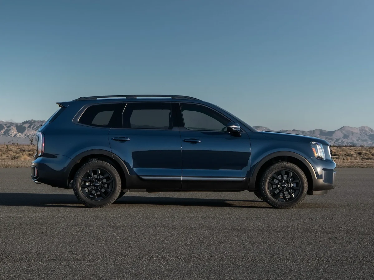 Вигляд з боку Kia Telluride 2023