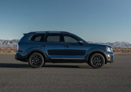 Вигляд з боку Kia Telluride 2023