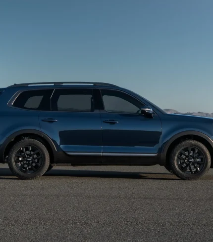 Вигляд з боку Kia Telluride 2023