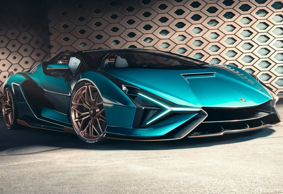 Вигляд спереду Lamborghini Sián Roadster: акцент на футуристичних Y-подібних світлодіодних ходових вогнях.