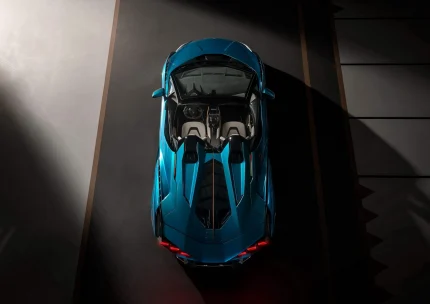 Вигляд зверху на Lamborghini Sián Roadster, що демонструє відсутність даху та аеродинамічну геометрію кузова.