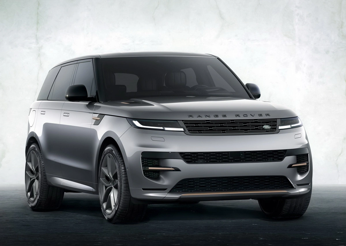 Передній ракурс Land Rover Range Rover Sport 2023 сірого кольору