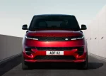 Люксовий позашляховик Land Rover Range Rover Sport 2023 з акцентом на решітку радіатора та вузькі світлодіодні фари.