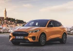 Вид з переду Ford Mustang Mach E GT 2024