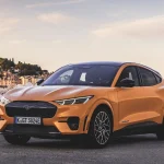 Вид з переду Ford Mustang Mach E GT 2024