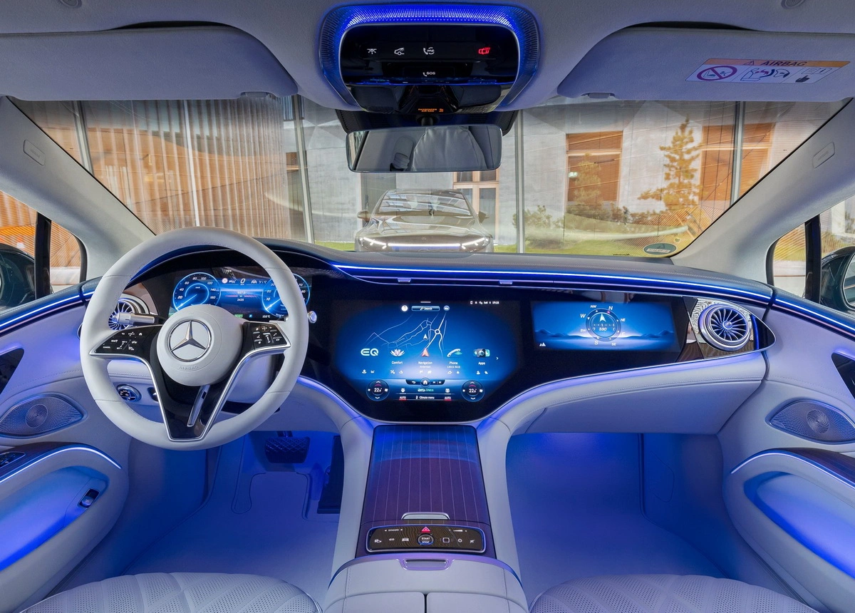 Салон Mercedes-Benz EQS 2024