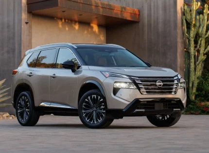 Вигляд з боку Nissan Rogue 2024