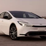 Вигляд з переду Toyota Prius 2023