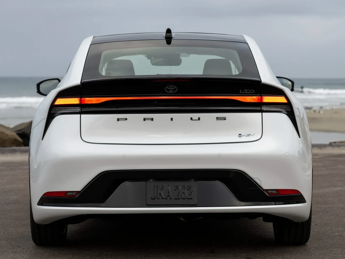Задня частина Toyota Prius 2023