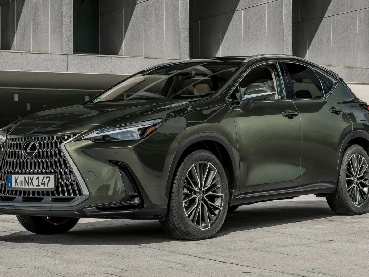 Вид з переду Lexus NX 2025 року