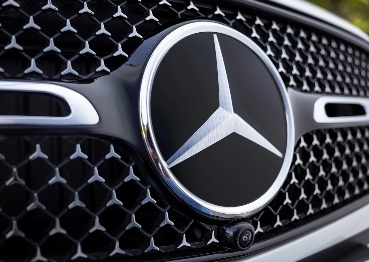 Mercedes-Benz-GLC-2025-12
