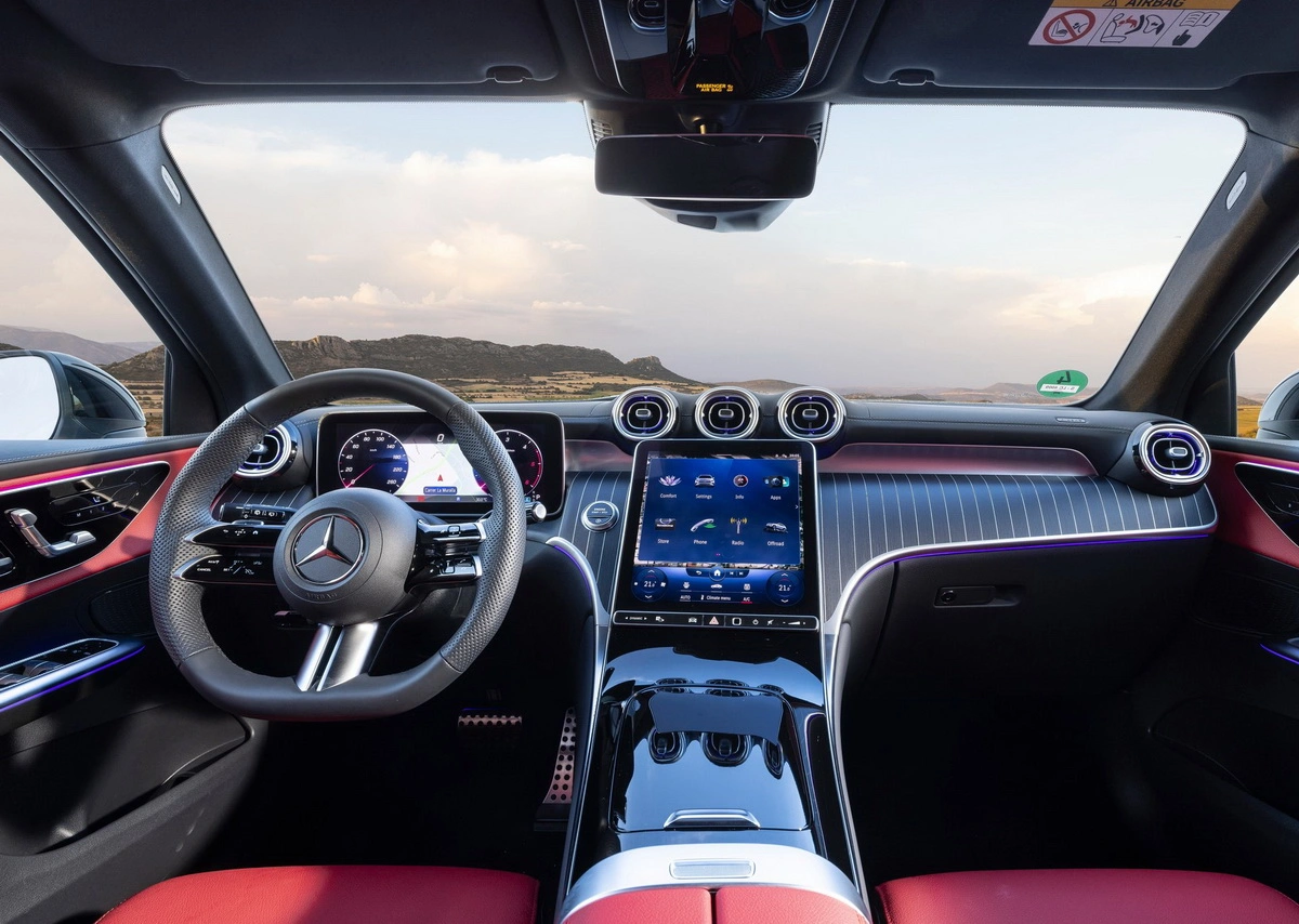 Mercedes-Benz-GLC-2025-21