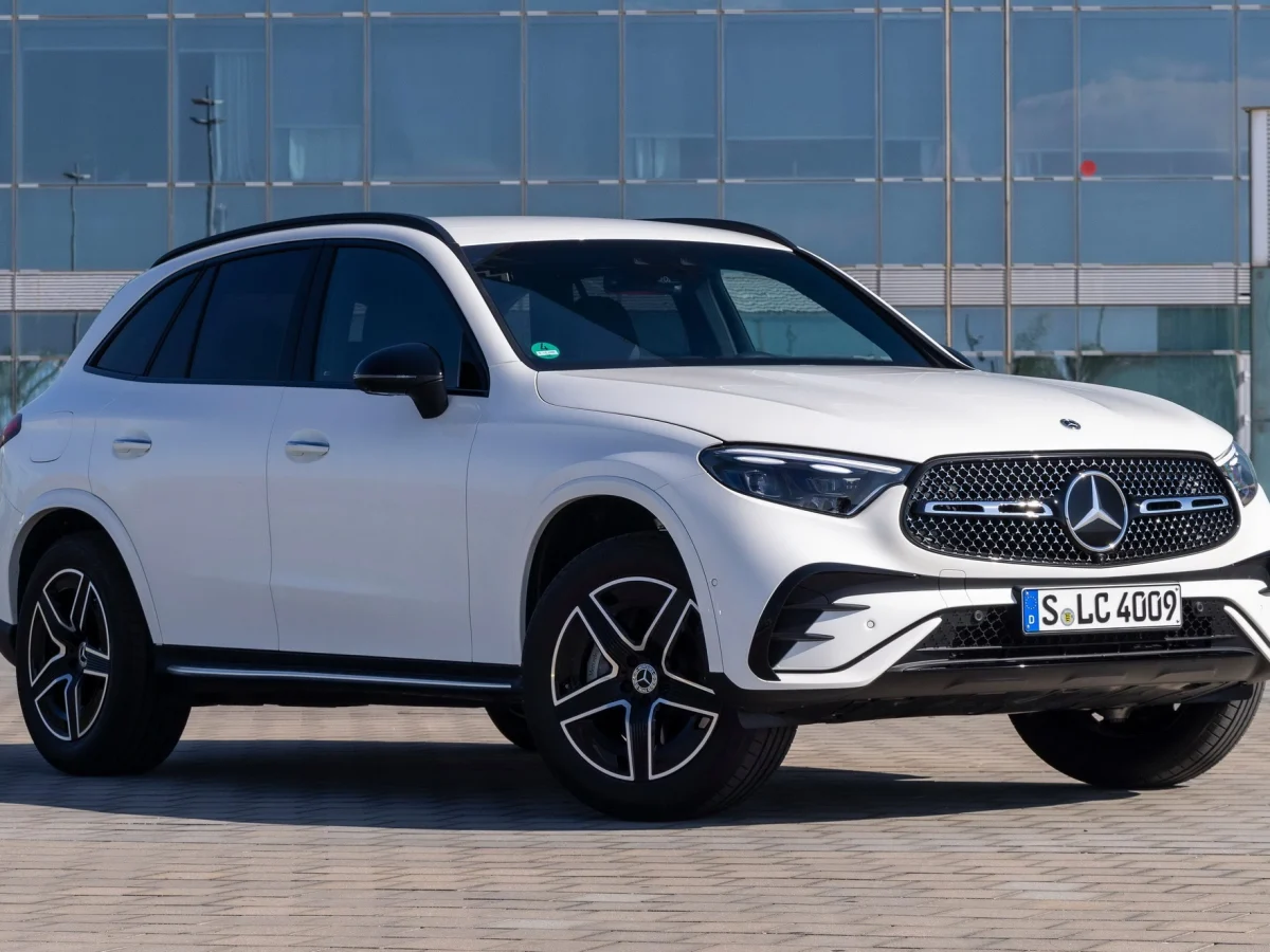 Вид в профіль Mercedes-Benz GLC-200 2025